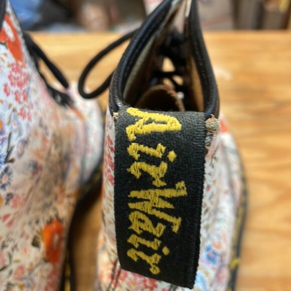 Dr Martens White Meadow Floral Boots in a size 8 - Picture 14 of 16